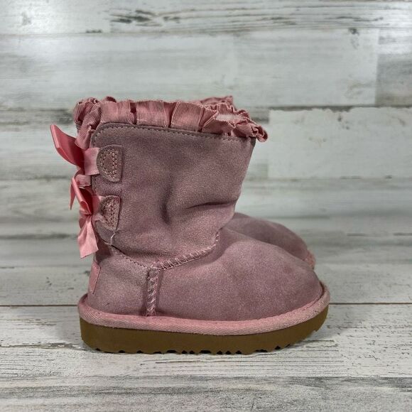 UGG Girls Pink Sheepskin Bailey Bow Ruffles Snow Boots‎ Size 7 - Picture 1 of 8